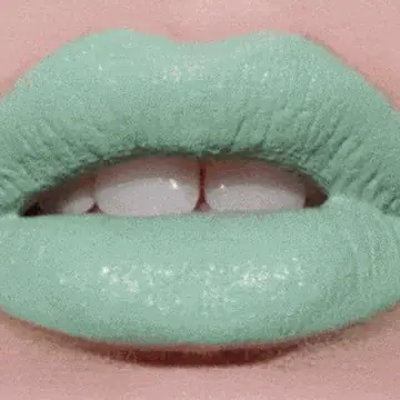 Красивые анимированные женские губы