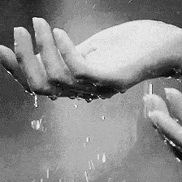 Анимированные капли и брызги воды